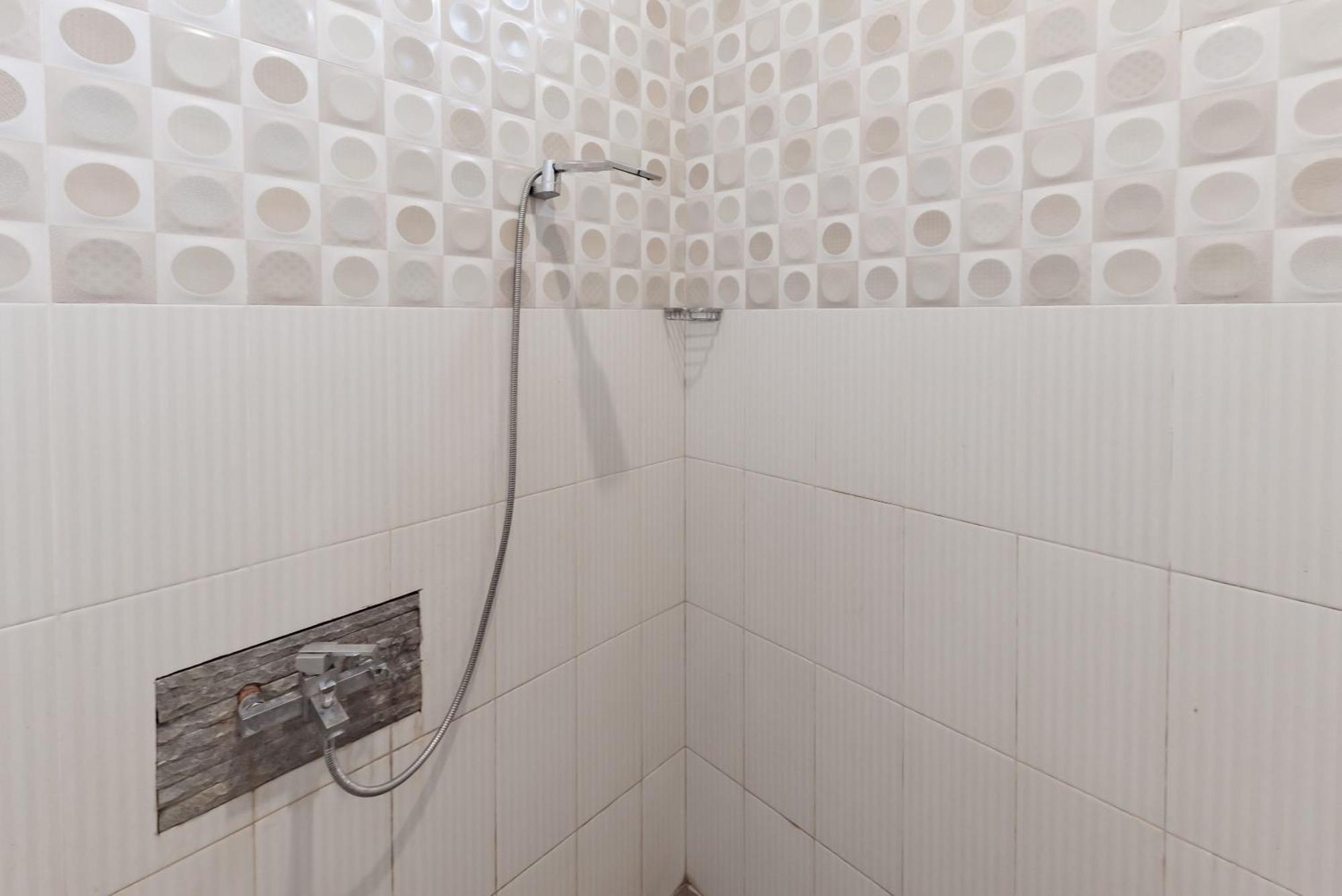Reddoorz Near Gor Sempaja Samarinda Hotel Phòng bức ảnh
