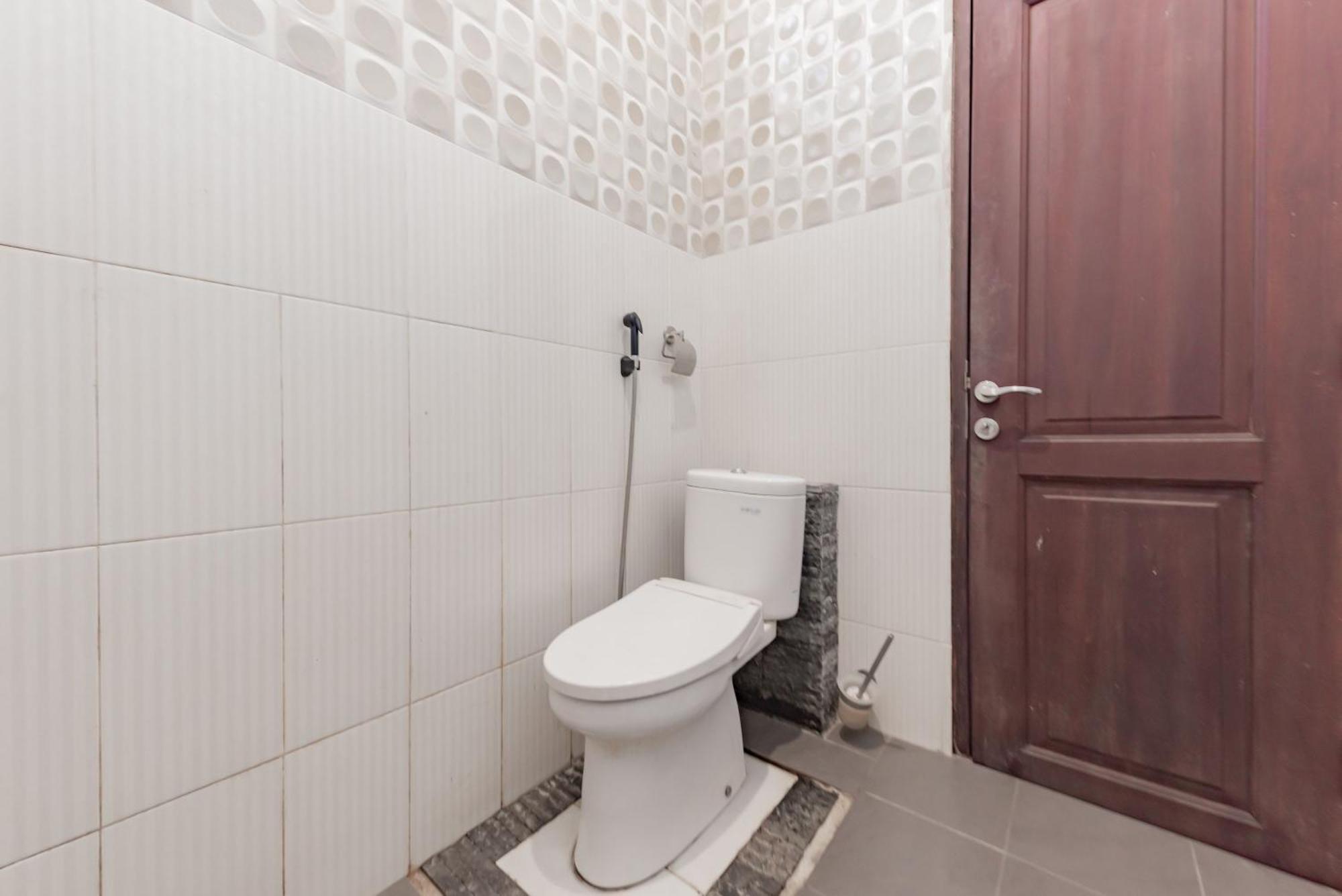 Reddoorz Near Gor Sempaja Samarinda Hotel Phòng bức ảnh