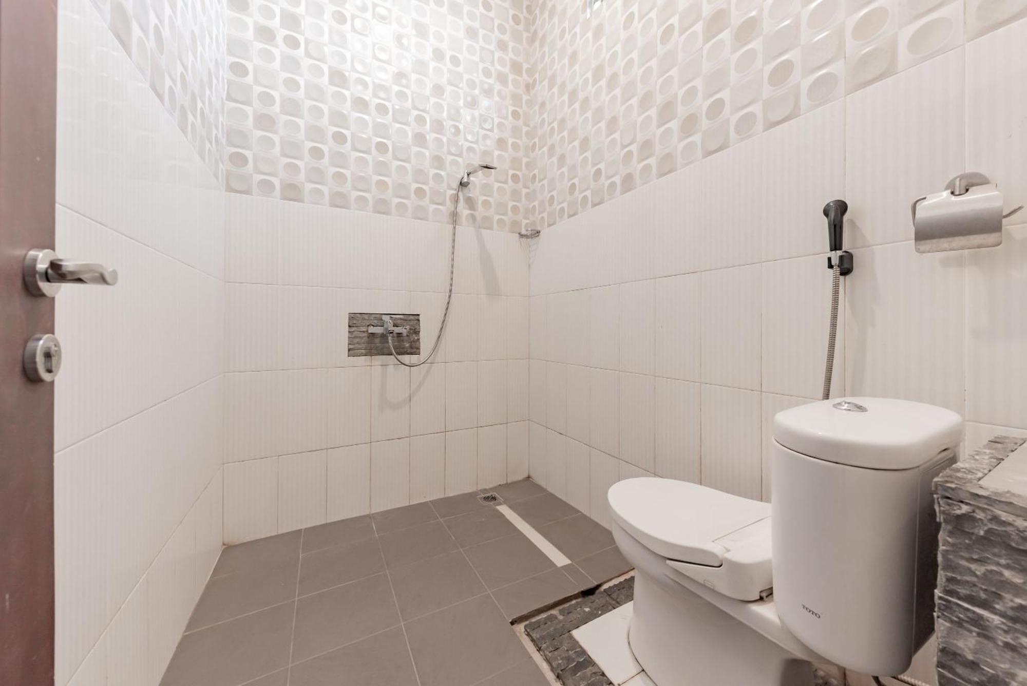 Reddoorz Near Gor Sempaja Samarinda Hotel Phòng bức ảnh